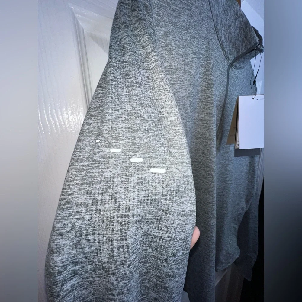 NWT Nike Women’s Large Swift Dri-FIT UV 1/4 Zip Running Top L Gray HQ0499-084